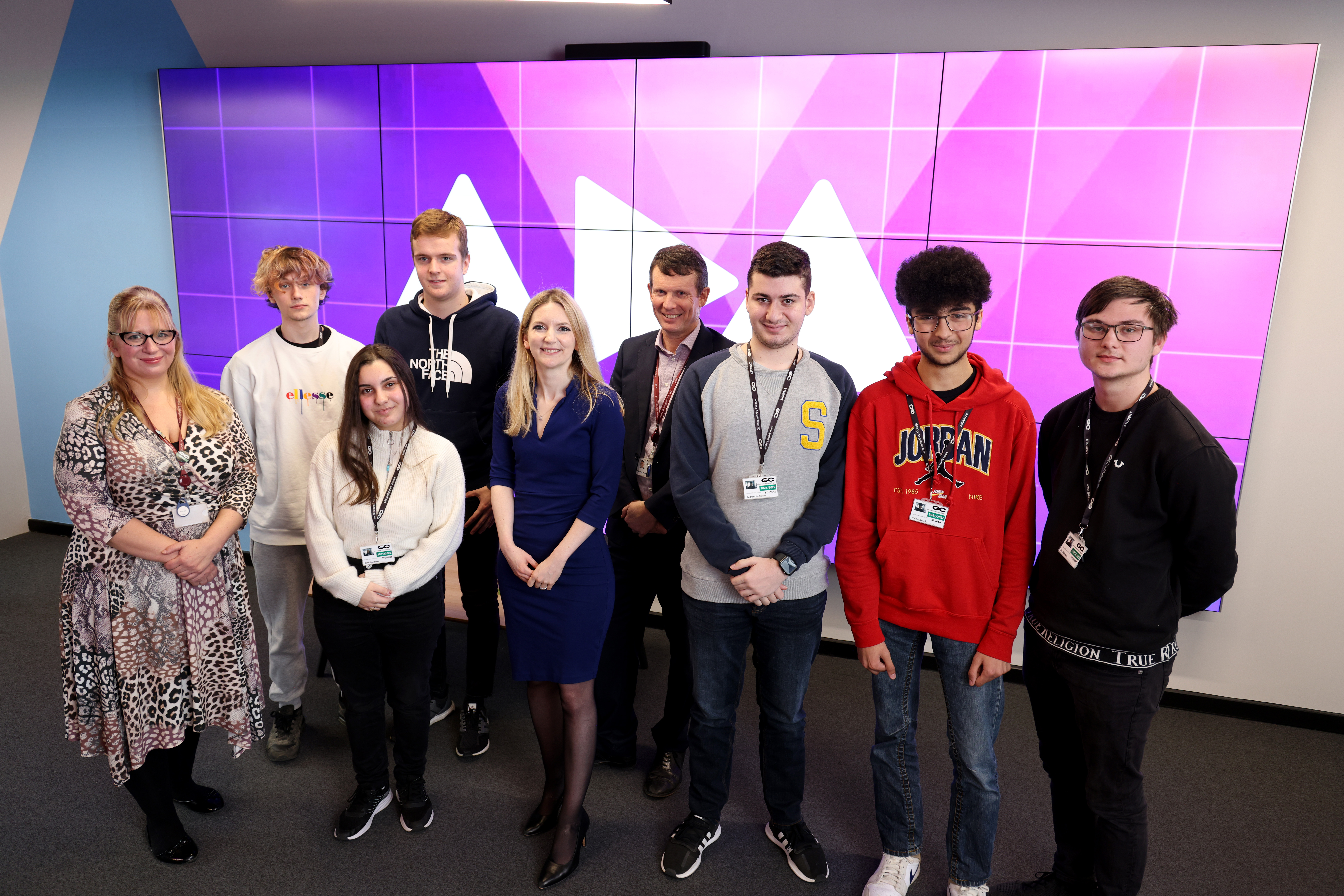 Minister Julia Lopez meets the ‘cyber talent of tomorrow’ at ADA